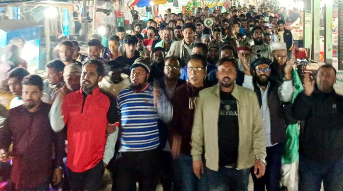  বালিয়াকান্দিতে হারুনকে নিয়ে কটুক্তির প্রতিবাদে কালুখালীতে বিএনপির বিক্ষোভ ও প্রতিবাদ সভা